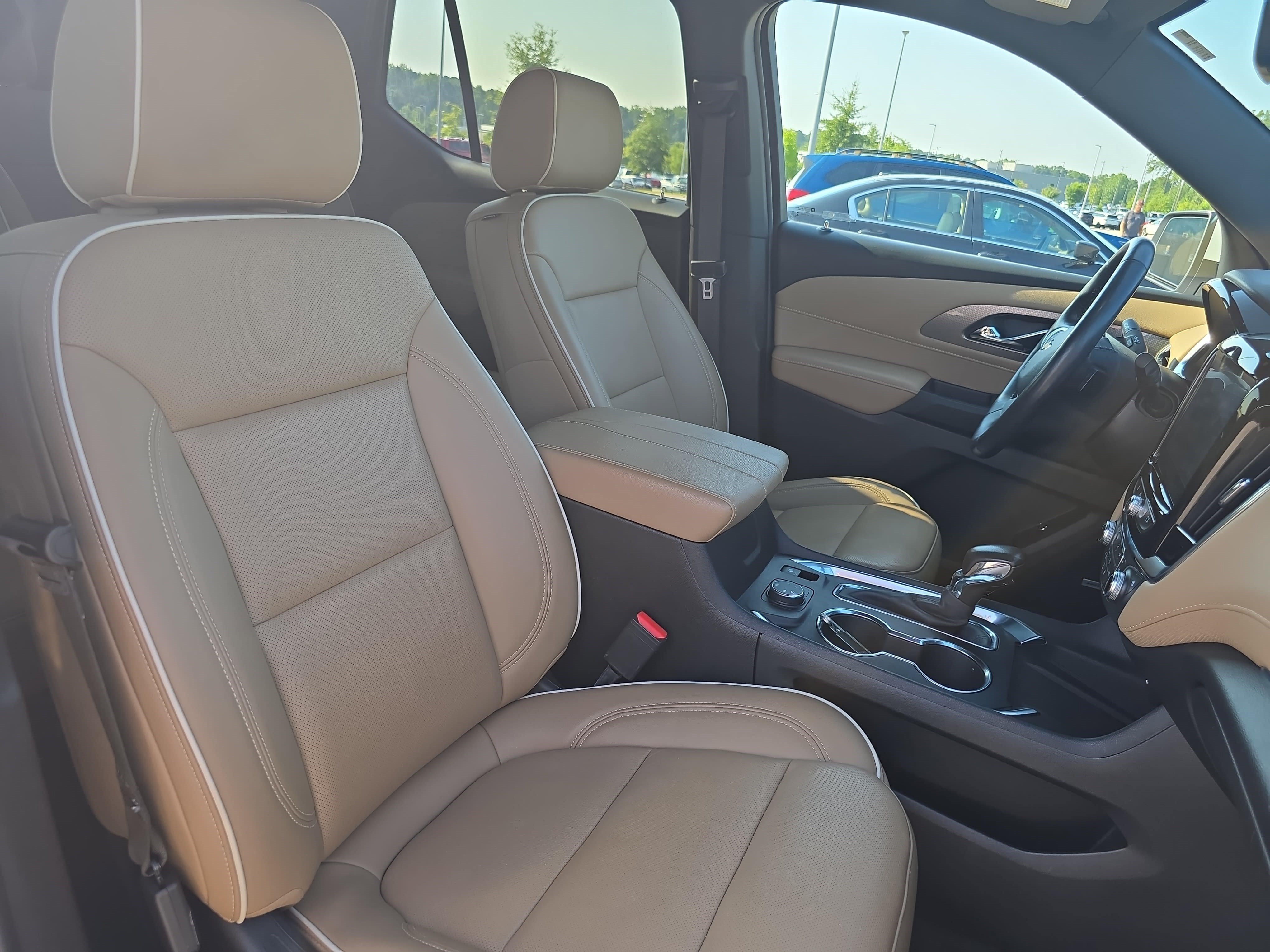 Used 2022 Chevrolet Traverse Premier AWD/4WD image 10