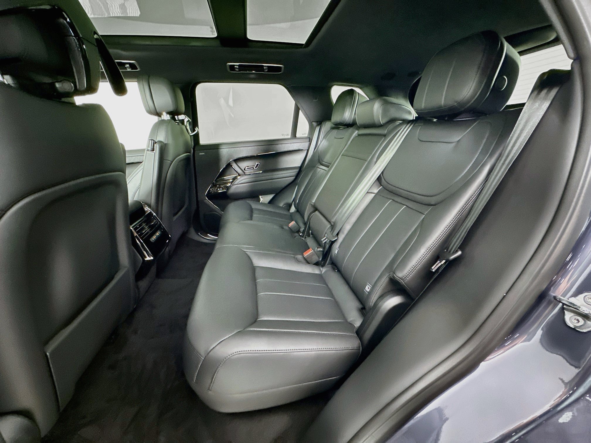 New 2026 Land Rover Range Rover Sport SE AWD/4WD image 22