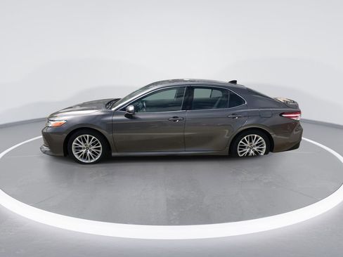 Used 2018 Toyota Camry XLE w/ Audio Package image 5