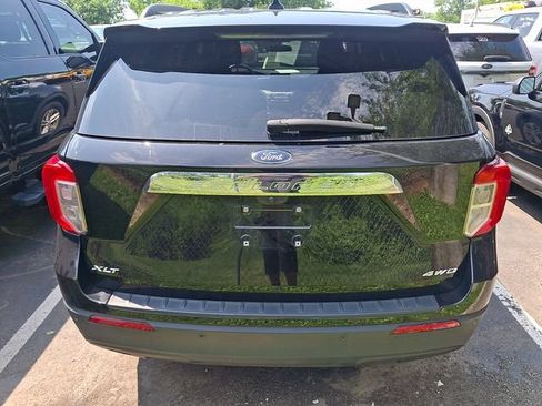 Used 2023 Ford Explorer XLT AWD/4WD image 9