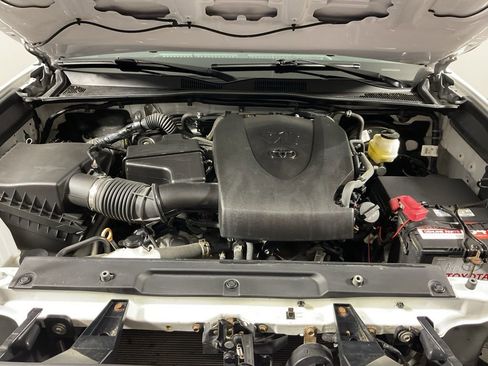 Used 2020 Toyota Tacoma TRD Sport image 8