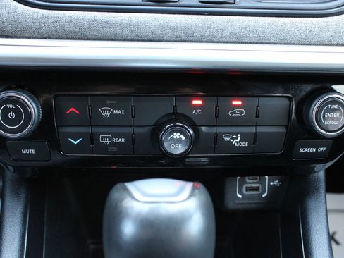 Used 2024 Jeep Compass Latitude AWD/4WD image 33
