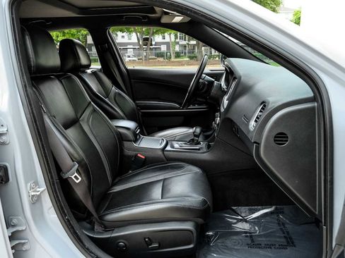 Used 2022 Dodge Charger SXT w/ Leather Interior Group RWD image 35
