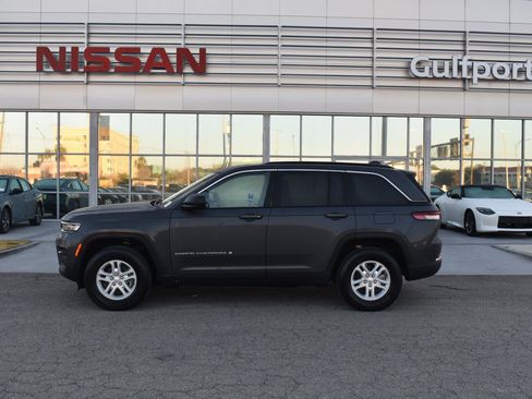 Used 2024 Jeep Grand Cherokee Laredo w/ Trailer Tow Package image 3