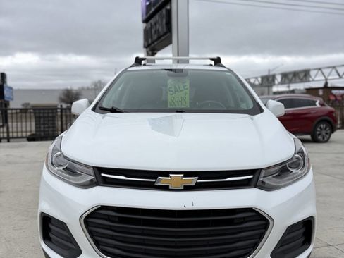Used 2017 Chevrolet Trax LT w/ LT Convenience Package AWD/4WD image 2