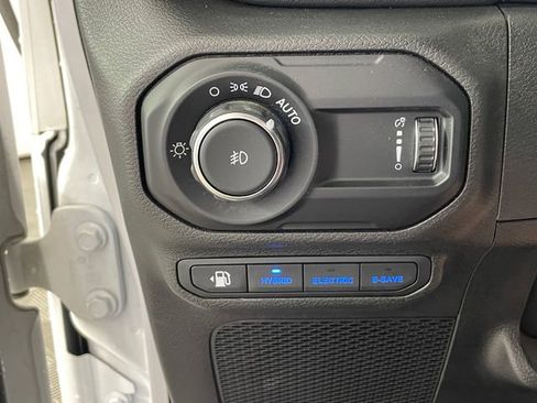 Used 2023 Jeep Wrangler Unlimited Sahara w/ Cold Weather Group AWD/4WD image 12