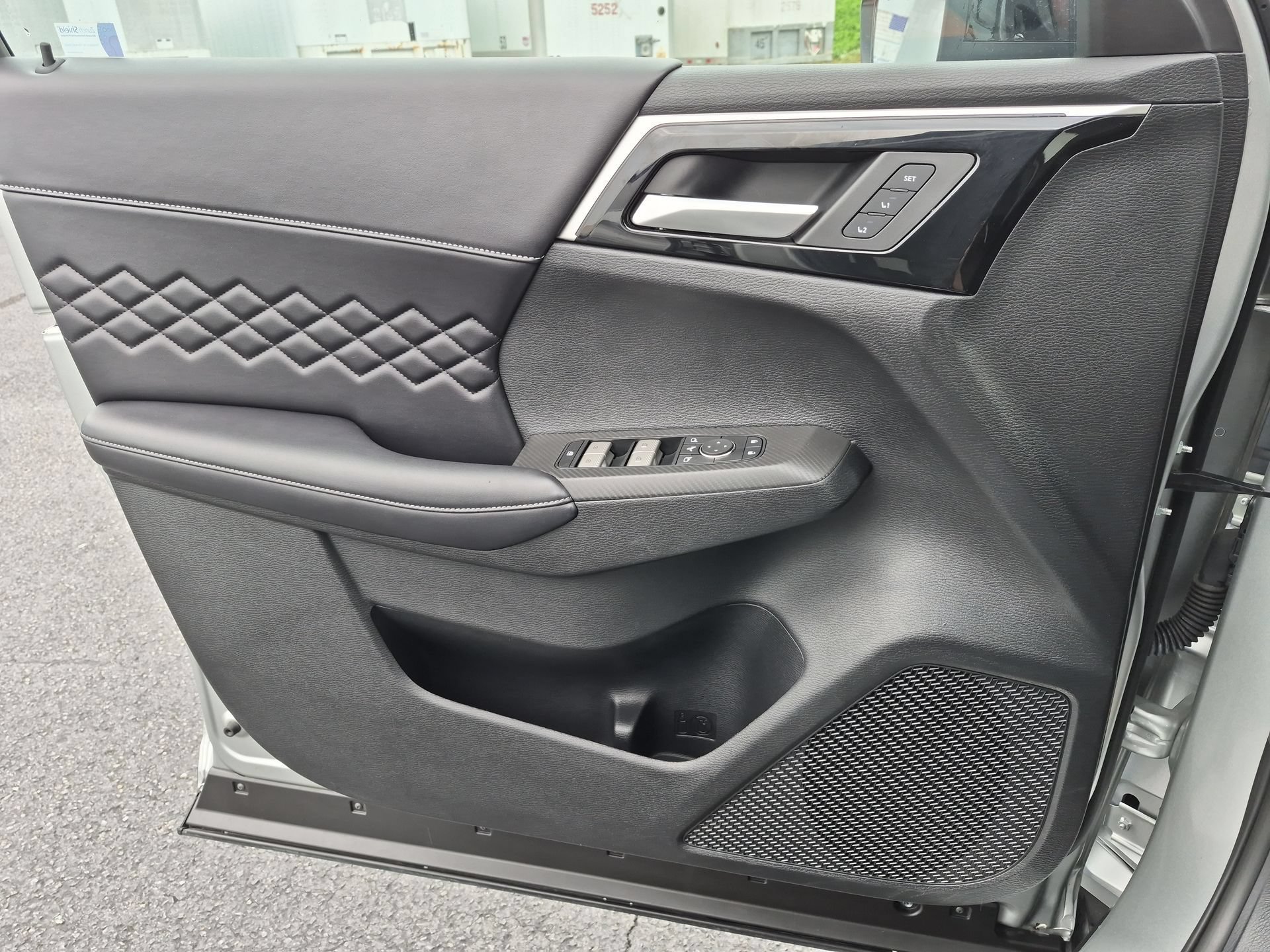 Used 2024 Mitsubishi Outlander SEL AWD/4WD image 23