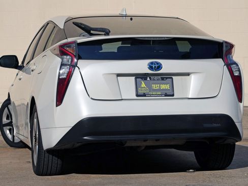 Used 2017 Toyota Prius Three Touring w/ Carpet Mat Package FWD image 5