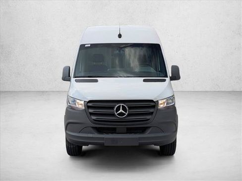 Used 2021 Mercedes-Benz Sprinter 2500 image 2