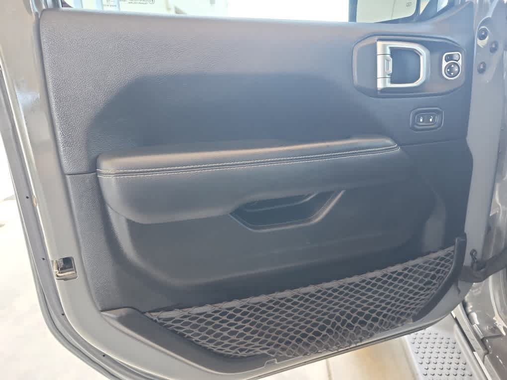 Used 2019 Jeep Wrangler Unlimited Sahara w/ Uconnect 4C Nav & Sound Group AWD/4WD image 11