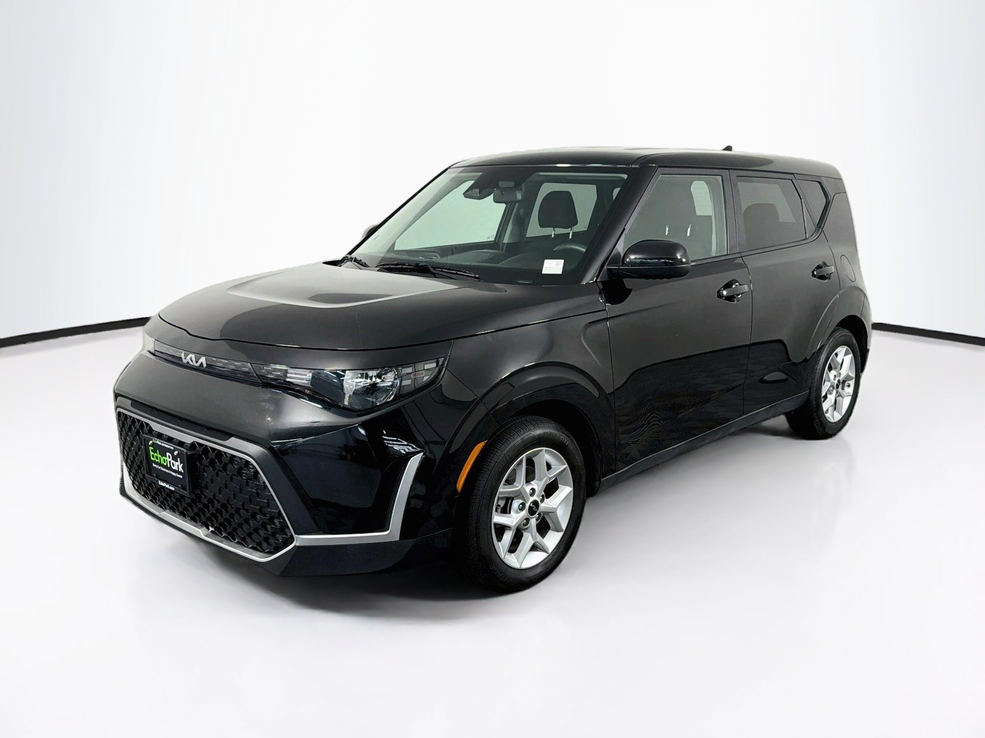 Used 2025 Kia Soul LX w/ LX Technology Package FWD image 3