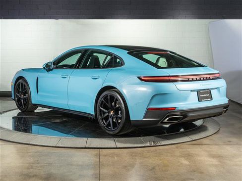 Used 2026 Porsche Panamera RWD image 3