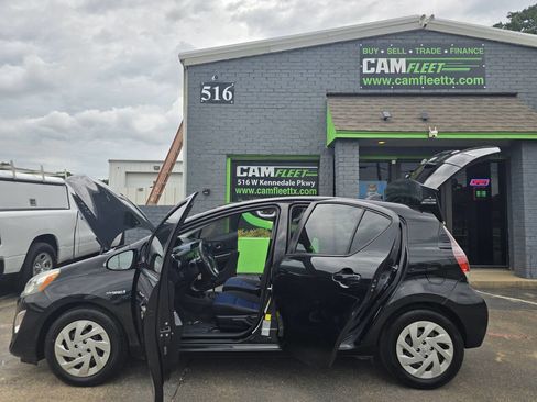 Used 2016 Toyota Prius C Two image 43