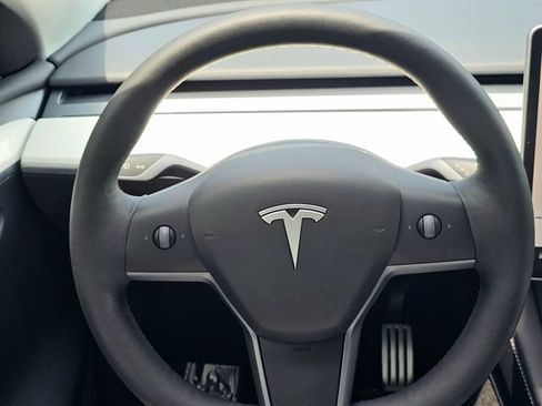 Used 2022 Tesla Model Y Performance AWD/4WD image 32