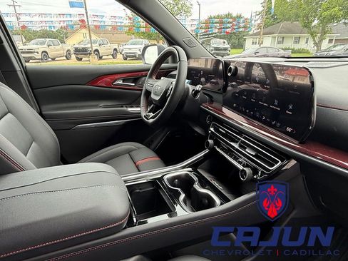 New 2026 Chevrolet Traverse RS w/ LPO, Floor Liner Package FWD image 32