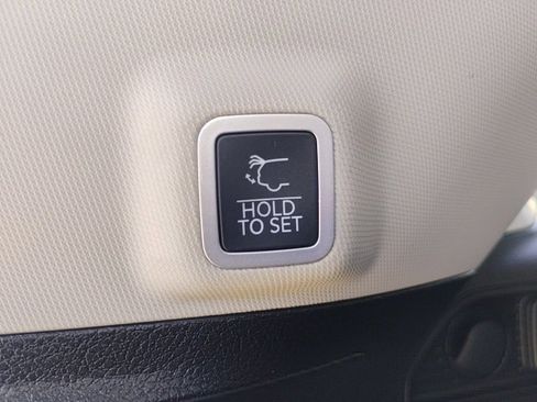 Used 2022 Jeep Grand Cherokee Limited image 14