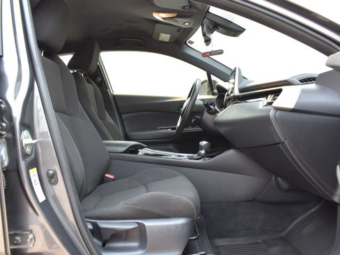 Used 2019 Toyota C-HR XLE FWD image 27