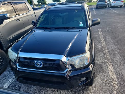 Used 2015 Toyota Tacoma PreRunner w/ SR5 Package RWD image 2