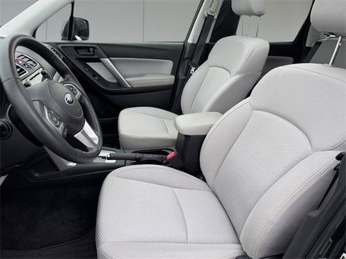 Used 2018 Subaru Forester 2.5i Premium w/ All-Weather Package image 10