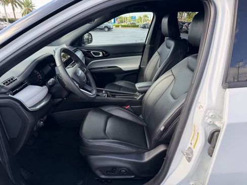Used 2025 Jeep Compass Limited AWD/4WD image 10