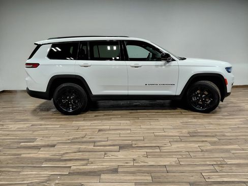 Used 2024 Jeep Grand Cherokee L Altitude image 30
