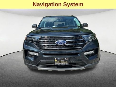 Used 2022 Ford Explorer XLT w/ Equipment Group 202A AWD/4WD image 4