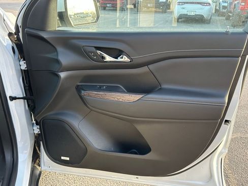 Used 2023 GMC Acadia Denali w/ Denali Ultimate Package image 23