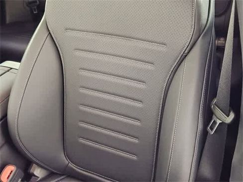 Certified 2025 Mercedes-Benz GLC 300 4MATIC image 40