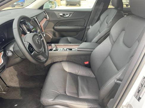 Used 2025 Volvo V60 B5 Cross Country Plus image 25