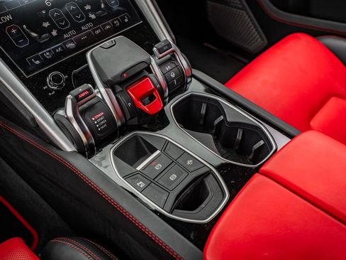 Used 2020 Lamborghini Urus AWD/4WD image 31