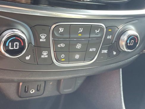Used 2023 Chevrolet Traverse LT AWD/4WD image 22