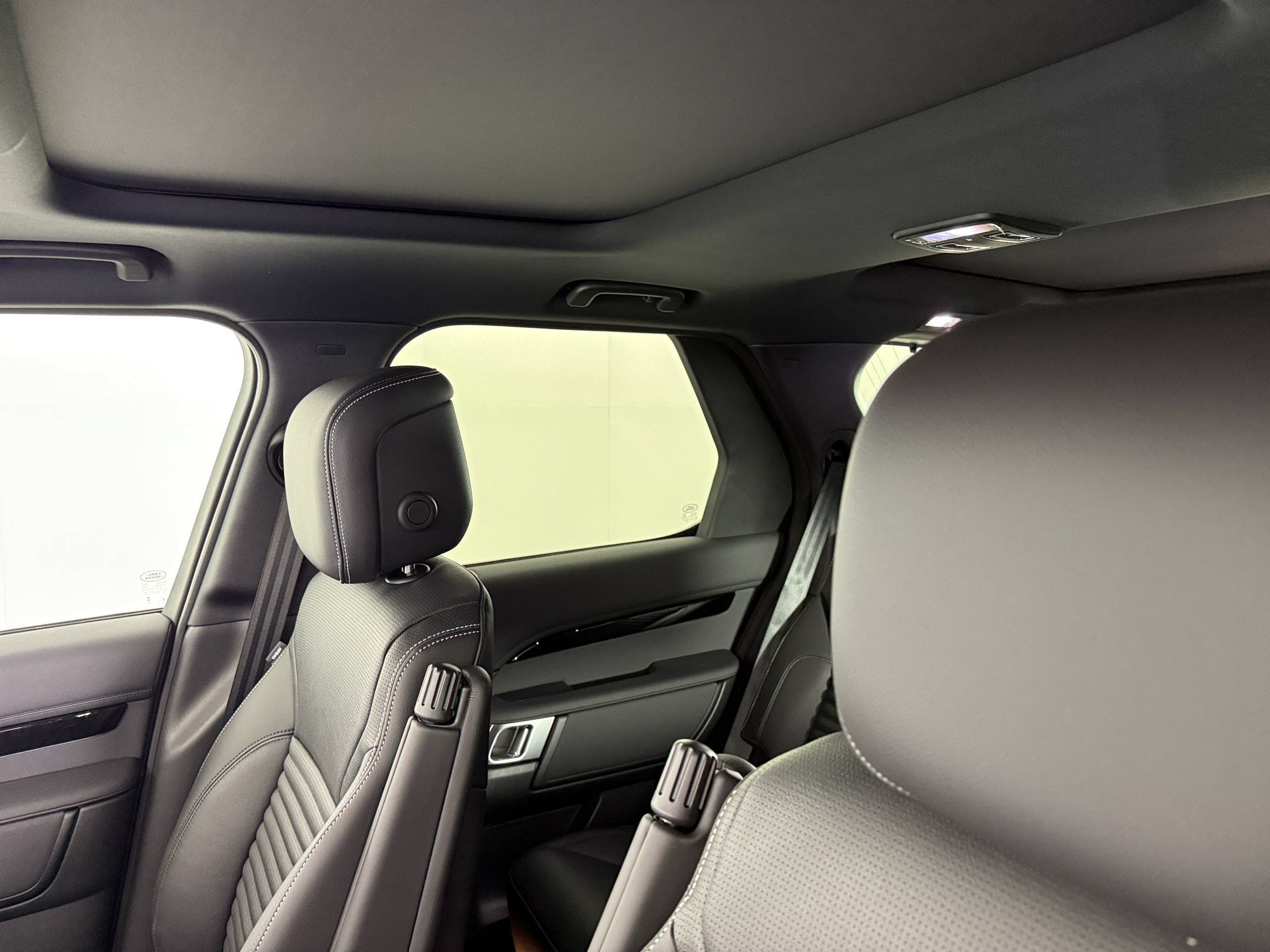 New 2026 Land Rover Discovery S AWD/4WD image 23