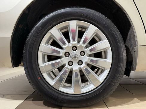 Used 2017 Toyota Sienna Limited Premium image 9