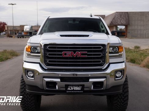 Used 2018 GMC Sierra 2500 SLT w/ Duramax Plus Package image 4