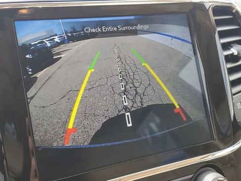 Used 2021 Jeep Grand Cherokee Limited image 16