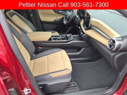 Used 2025 Chevrolet Equinox ACTIV w/ Safety and Technology Package FWD image 11