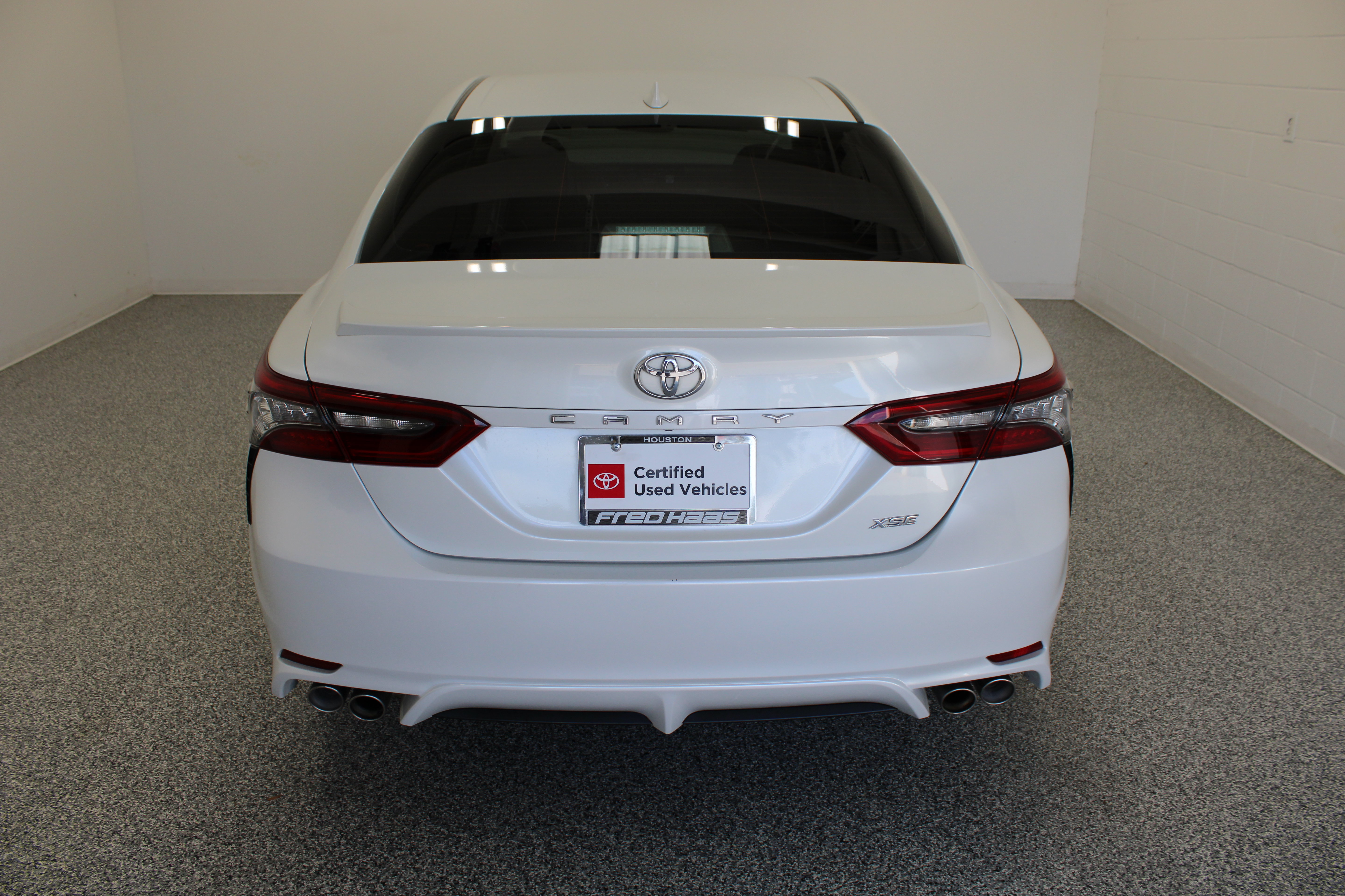 Used 2023 Toyota Camry XSE FWD image 8