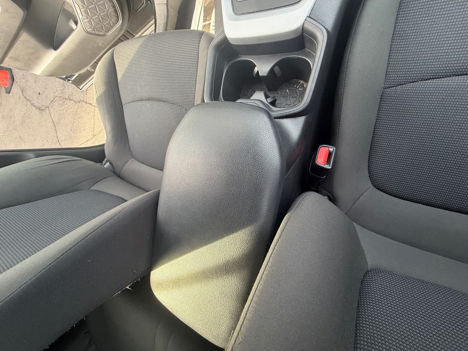 Used 2021 Toyota RAV4 LE w/ Carpet Mat Package (TMS) AWD/4WD image 34