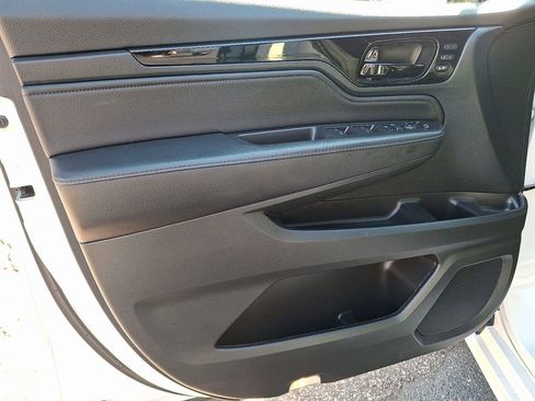 Used 2023 Honda Odyssey Elite image 14