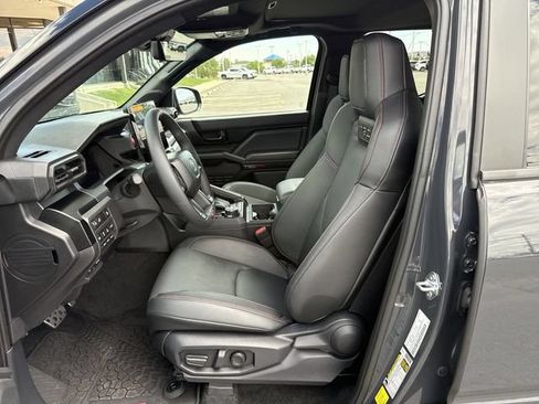 Used 2025 Toyota Tacoma TRD Pro AWD/4WD image 11