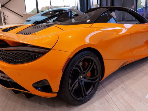 Used 2024 McLaren 750S Spider image 11