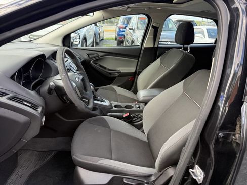 Used 2012 Ford Focus SE w/ SE Winter Pkg image 11