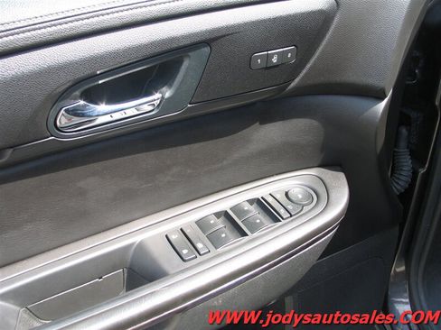 Used 2016 Chevrolet Traverse LTZ AWD/4WD image 3