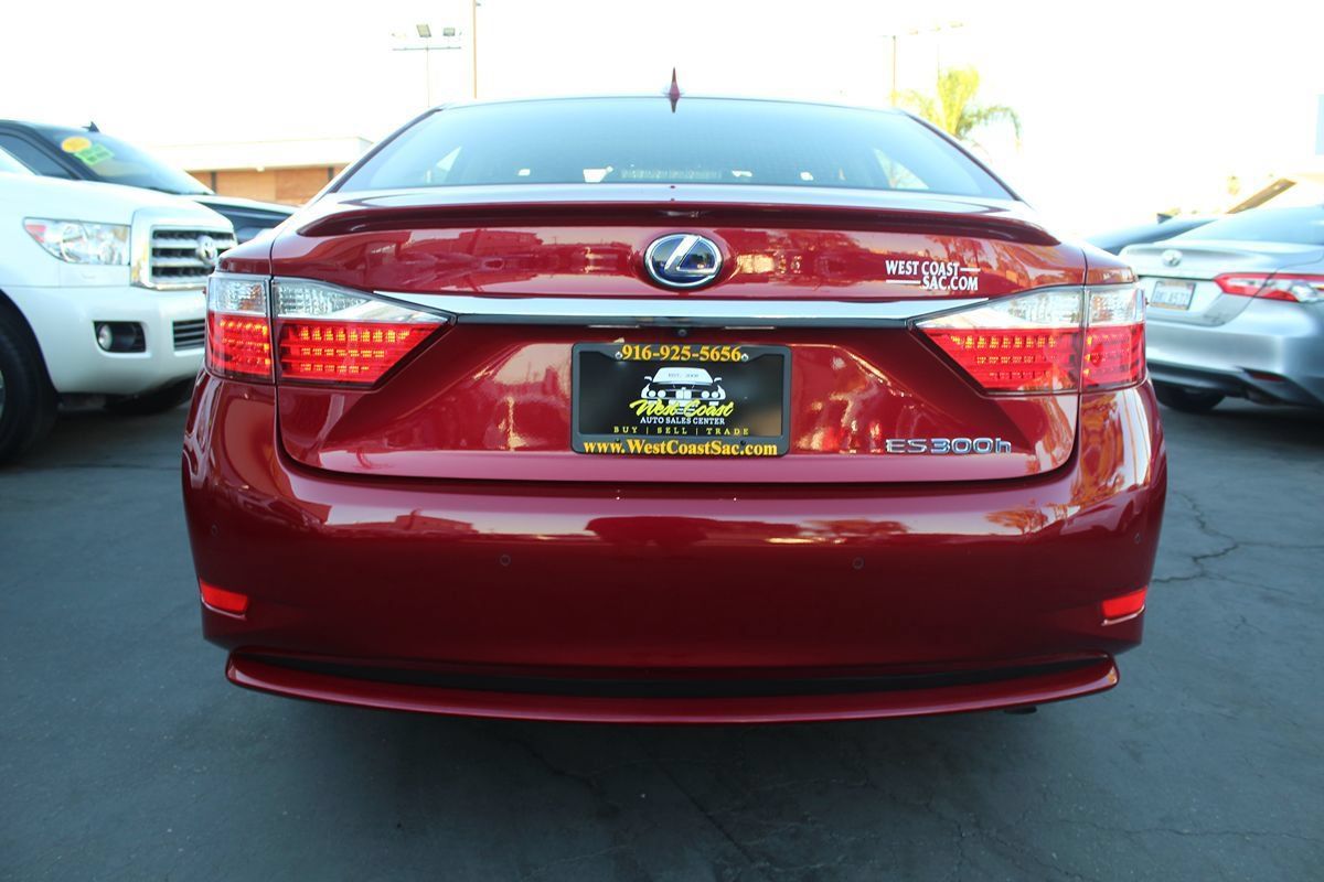 Used 2015 Lexus ES 300h w/ Navigation System Package FWD image 16