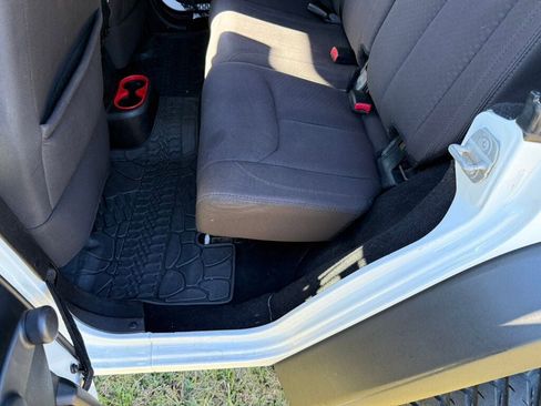 Used 2014 Jeep Wrangler Unlimited Sport image 32