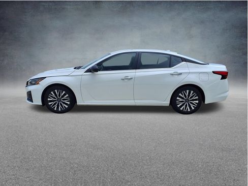 Used 2025 Nissan Altima 2.5 SV FWD image 5