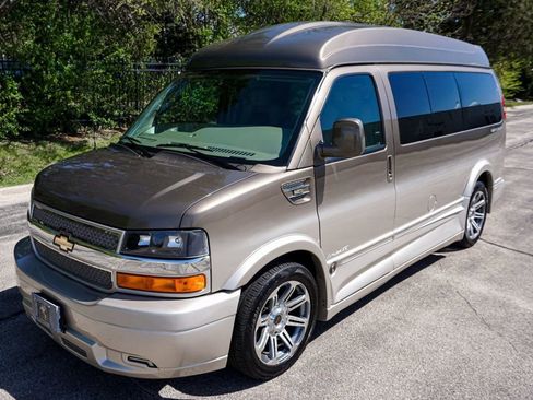 Used 2017 Chevrolet Express 2500 RWD image 62