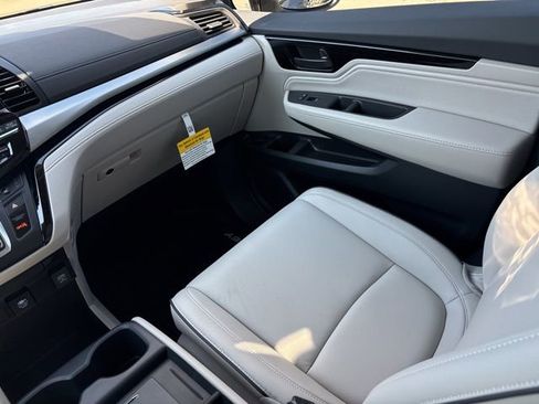 New 2026 Honda Odyssey Touring image 15