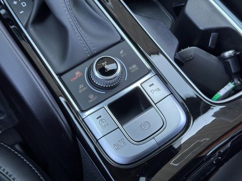 Used 2025 Kia Telluride S image 32