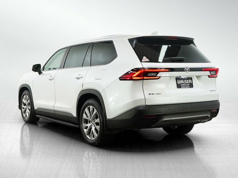 Used 2024 Toyota Grand Highlander Limited image 3